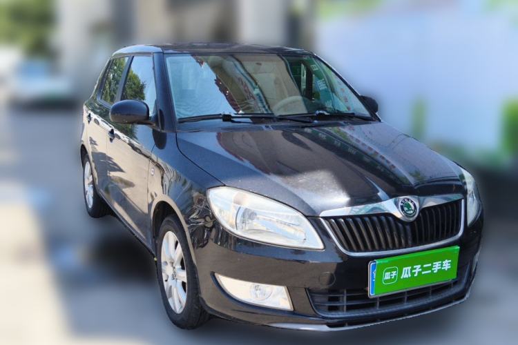 Used Skoda Fabia 2012 1.4L Automatic Crystal Edition Front Right 45 Deg