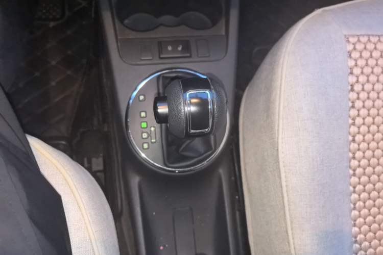 Used Skoda Fabia 2012 1.6L Automatic Sport Edition Gear Lever