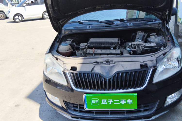 Used Skoda Fabia 2012 1.4L Automatic Crystal Edition Right Front Headlight