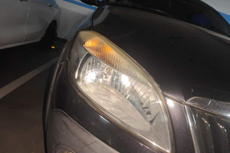 Used Skoda Fabia 2012 1.6L Scout Right Front Headlight
