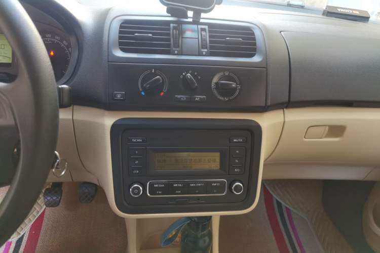 Used Skoda Fabia 2012 1.4L Manual Crystal Edition Audio And AC Panel