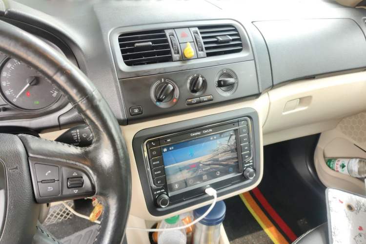 Used Skoda Fabia 2012 1.4L Automatic Crystal Edition Audio And AC Panel