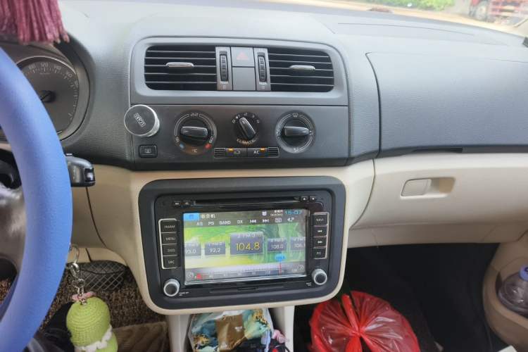 Used Skoda Fabia 2012 1.6L Scout Audio And AC Panel
