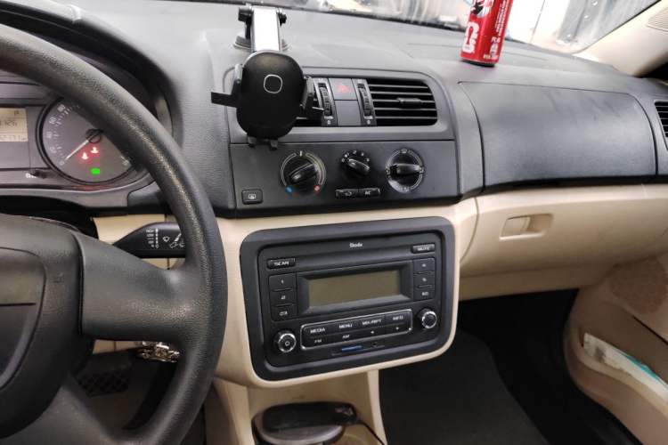 Used Skoda Fabia 2012 1.4L Automatic Crystal Edition Audio And AC Panel