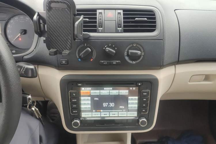Used Skoda Fabia 2012 1.4L Manual Crystal Edition Audio And AC Panel