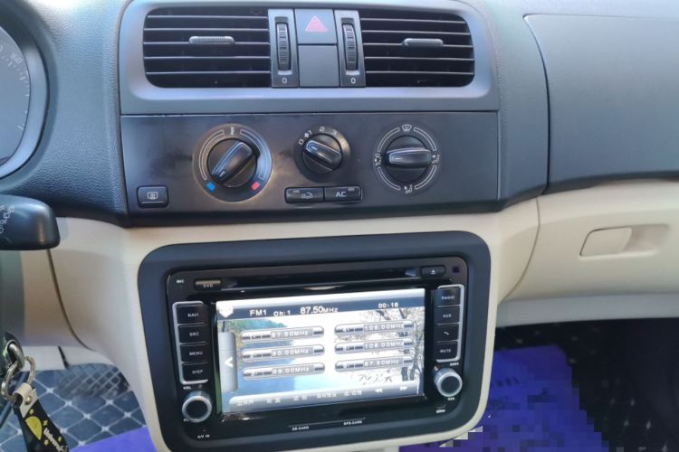 Used Skoda Fabia 2012 1.4L Automatic Crystal Edition Audio And AC Panel
