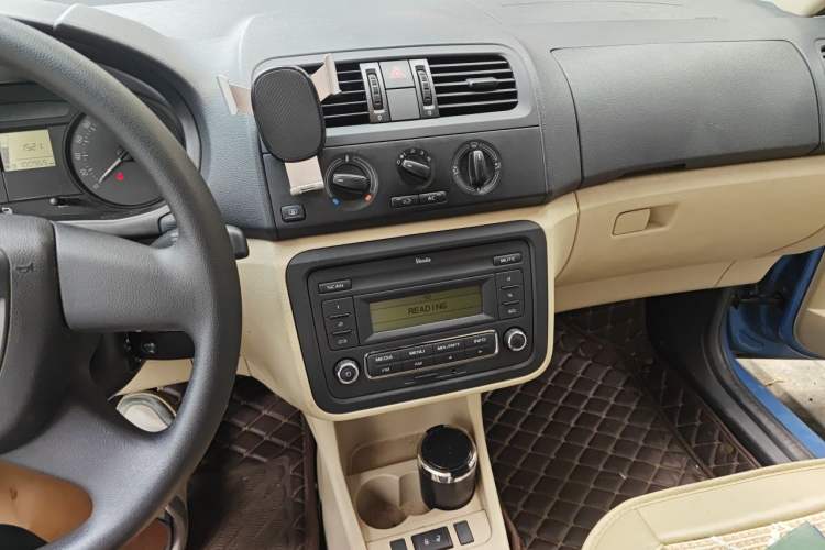 Used Skoda Fabia 2012 1.4L Manual Crystal Edition Audio And AC Panel