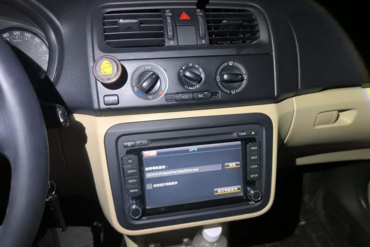 Used Skoda Fabia 2012 1.6L Scout Audio And AC Panel