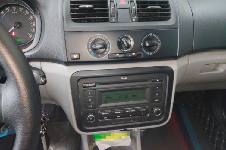 Used Skoda Fabia 2012 1.4L Automatic Crystal Edition Audio And AC Panel