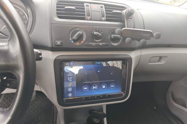 Used Skoda Fabia 2012 1.4L Automatic Crystal Edition Audio And AC Panel