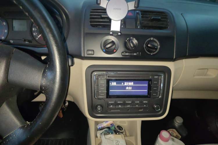 Used Skoda Fabia 2012 1.4L Manual Crystal Edition Audio And AC Panel