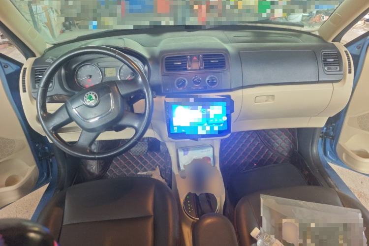 Used Skoda Fabia 2012 1.4L Automatic Crystal Edition Center Console