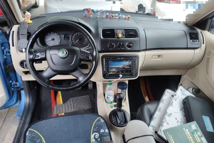 Used Skoda Fabia 2012 1.4L Automatic Crystal Edition Center Console