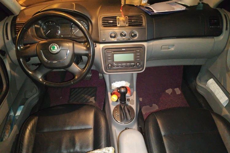 Used Skoda Fabia 2012 1.6L Automatic Crystal Edition Center Console