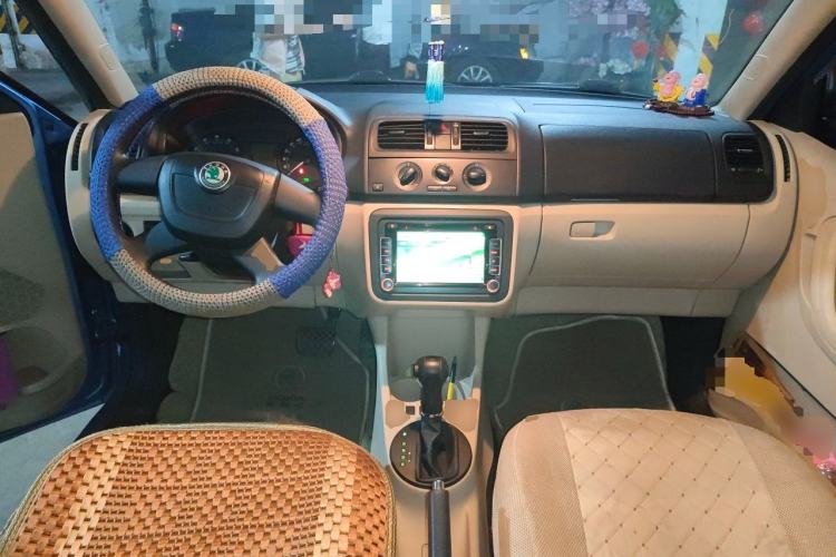 Used Skoda Fabia 2012 1.4L Automatic Crystal Edition Center Console