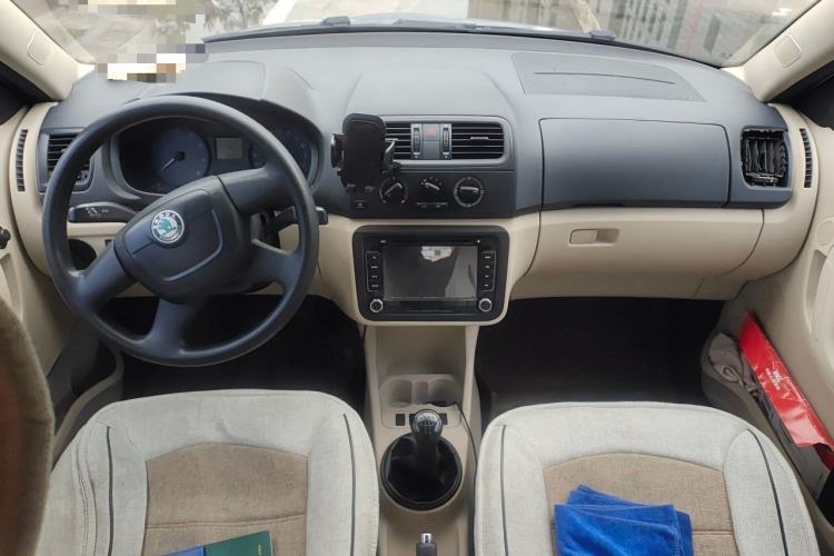 Used Skoda Fabia 2012 1.4L Manual Crystal Edition Center Console