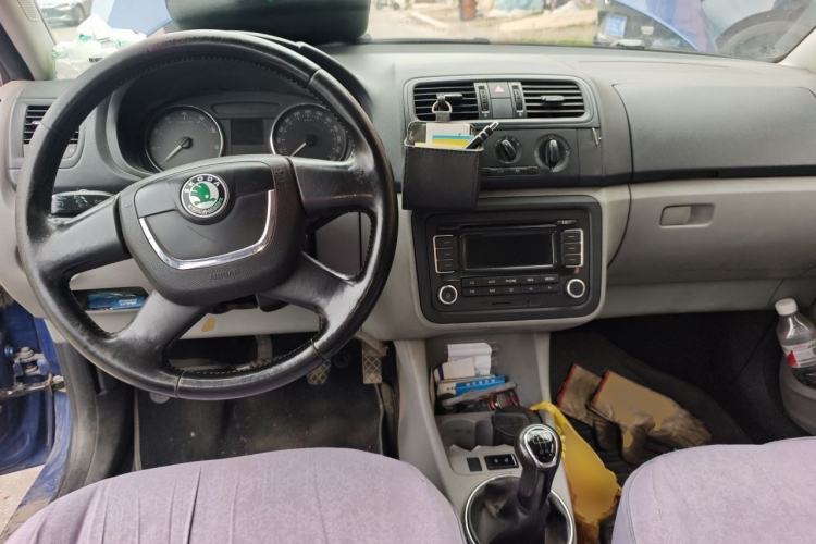 Used Skoda Fabia 2012 1.4L Manual Jingling Edition Center Console