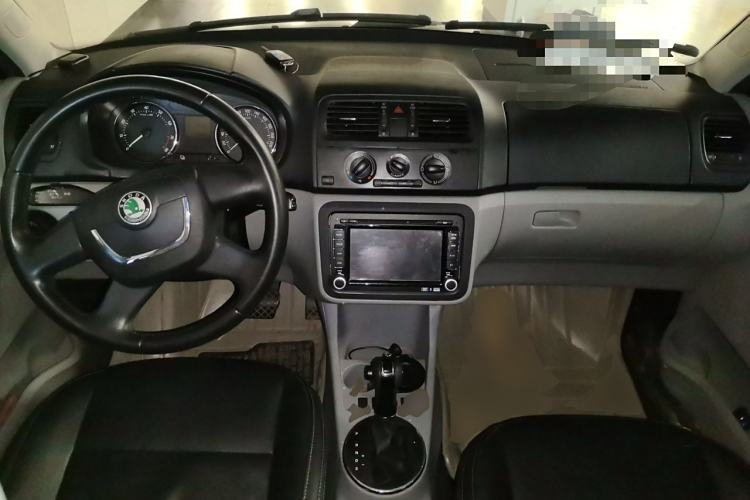 Used Skoda Fabia 2012 1.4L Automatic Crystal Edition Center Console