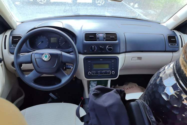 Used Skoda Fabia 2012 1.4L Manual Crystal Edition Center Console