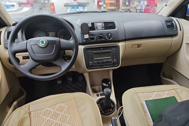 Used Skoda Fabia 2012 1.4L Manual Crystal Edition Center Console