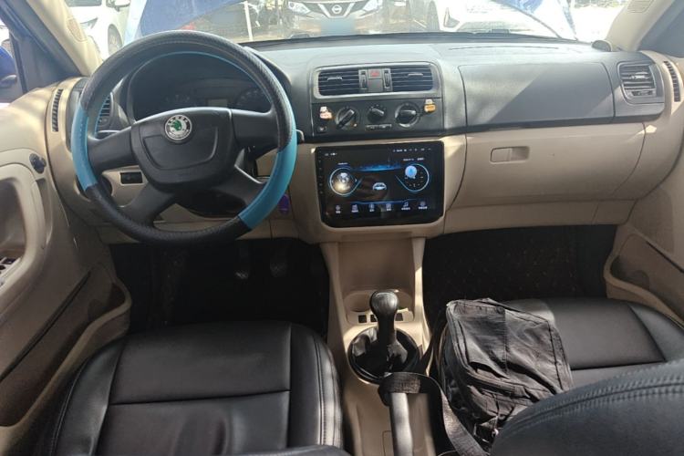 Used Skoda Fabia 2012 1.4L Manual Crystal Edition Center Console