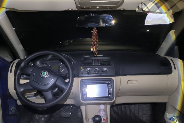 Used Skoda Fabia 2012 1.6L Scout Center Console