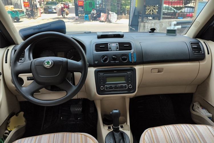 Used Skoda Fabia 2012 1.4L Automatic Crystal Edition Center Console