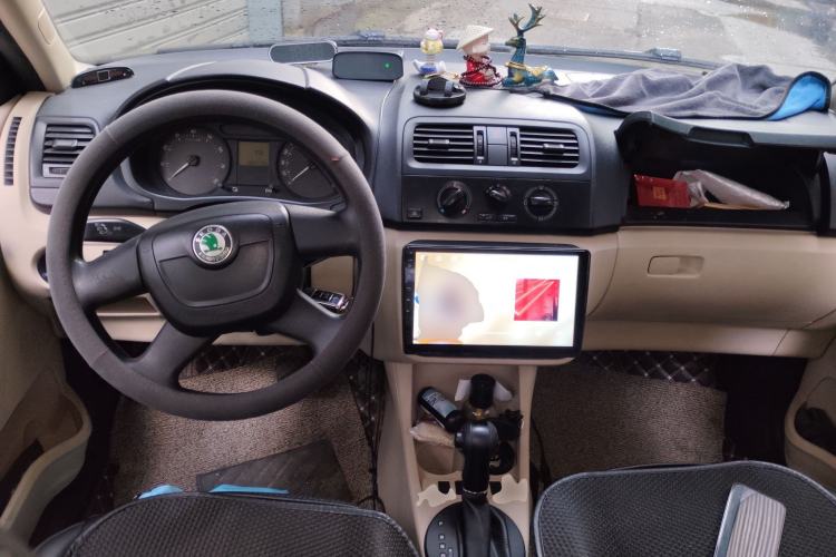 Used Skoda Fabia 2012 1.4L Automatic Crystal Edition Center Console