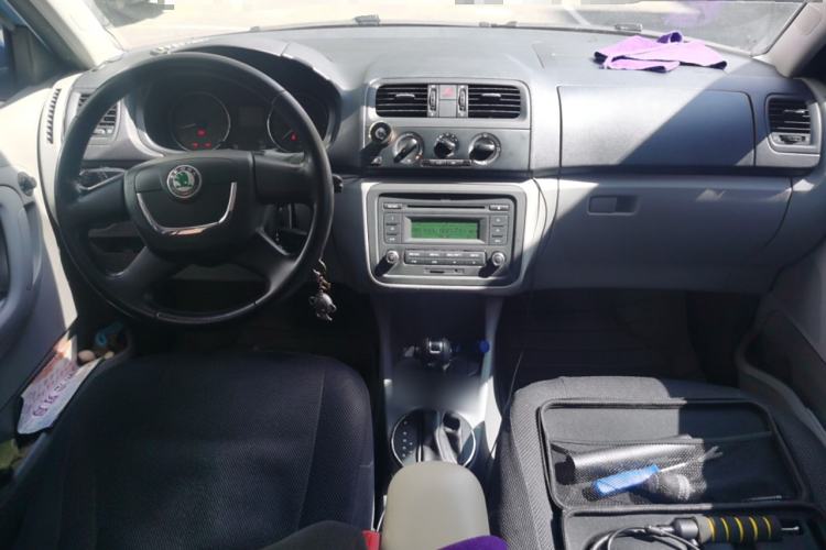 Used Skoda Fabia 2012 1.4L Automatic Crystal Edition Center Console