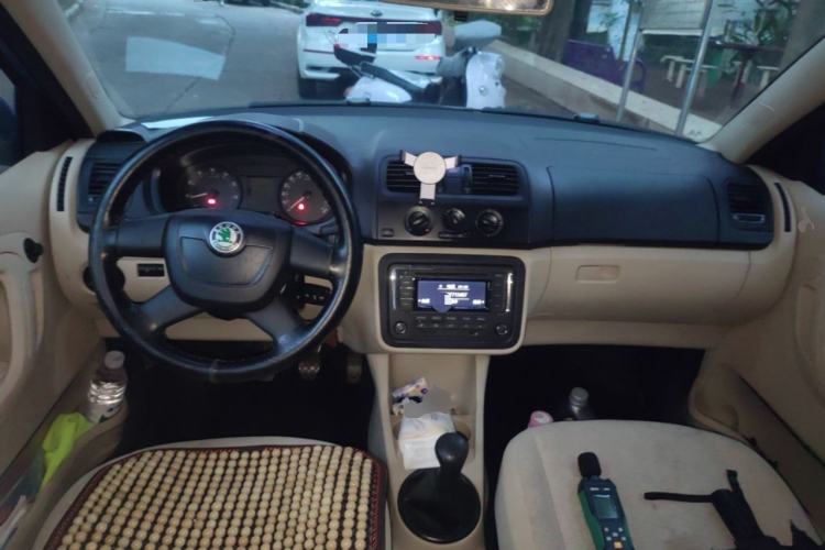 Used Skoda Fabia 2012 1.4L Manual Crystal Edition Center Console
