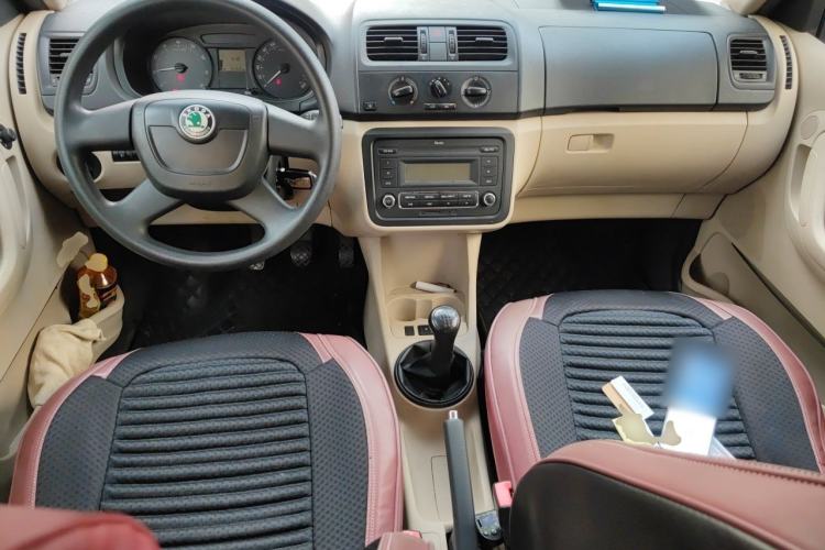 Used Skoda Fabia 2012 1.4L Manual Crystal Edition Center Console