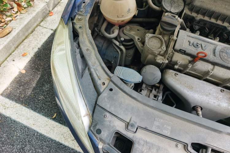 Used Skoda Fabia 2012 1.4L Automatic Crystal Edition Engine Bay Right