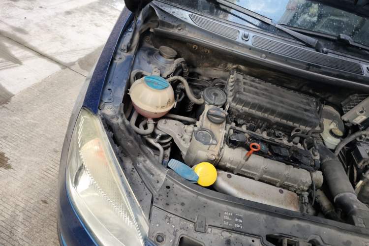 Used Skoda Fabia 2012 1.4L Automatic Crystal Edition Engine Bay Right