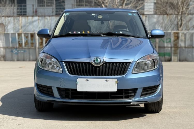 Used Skoda Fabia 2012 1.4L Automatic Crystal Edition Exterior 2