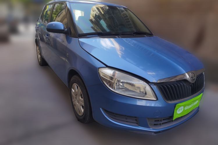 Used Skoda Fabia 2012 1.4L Manual Crystal Edition Front Right 45 Deg