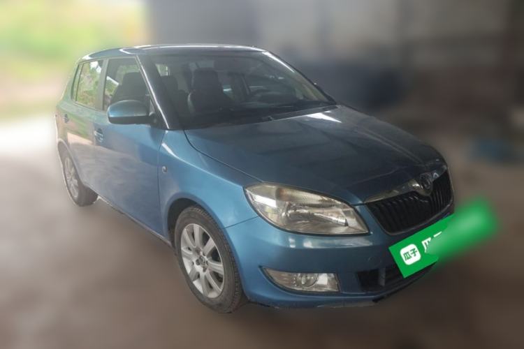 Used Skoda Fabia 2012 1.4L Automatic Crystal Edition Front Right 45 Deg