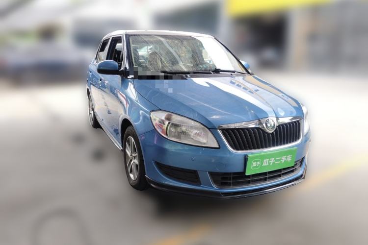 Used Skoda Fabia 2012 1.4L Automatic Crystal Edition Front Right 45 Deg