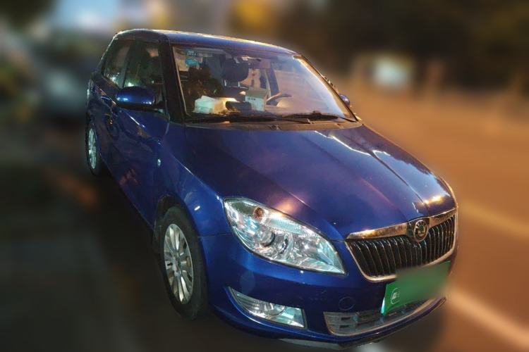 Used Skoda Fabia 2012 1.6L Automatic Crystal Edition Front Right 45 Deg