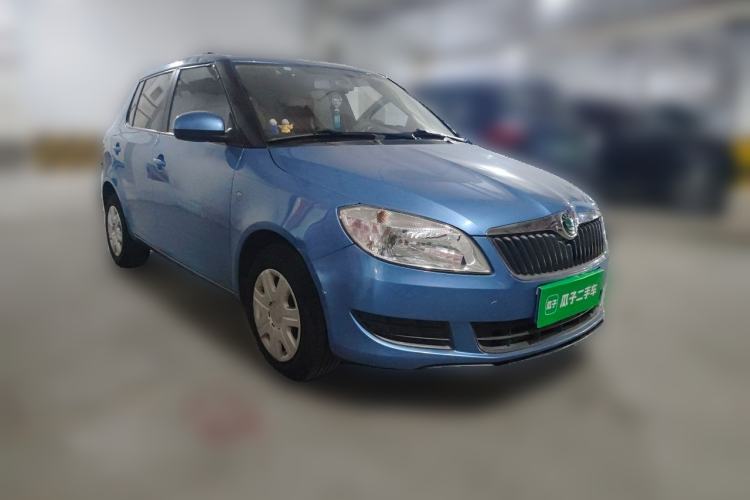 Used Skoda Fabia 2012 1.4L Automatic Crystal Edition Front Right 45 Deg