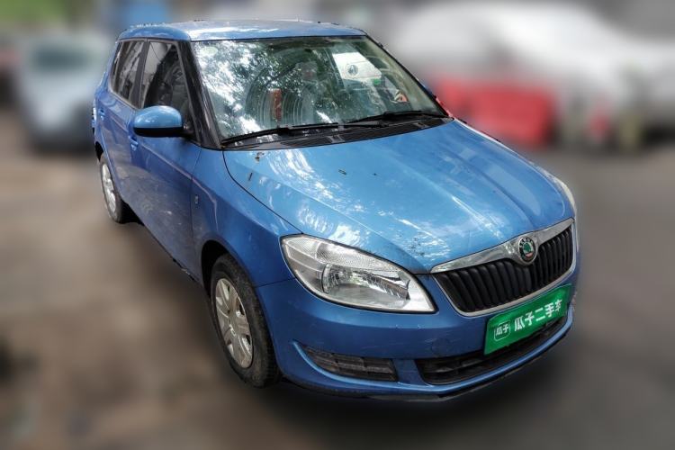 Used Skoda Fabia 2012 1.4L Automatic Crystal Edition Front Right 45 Deg