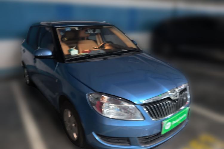 Used Skoda Fabia 2012 1.4L Automatic Crystal Edition Front Right 45 Deg