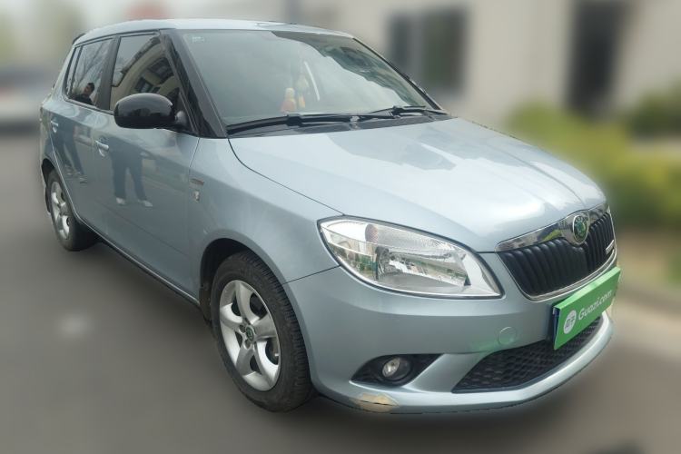 Used Skoda Fabia 2012 1.6L Automatic Cool Black Edition Front Right 45 Deg