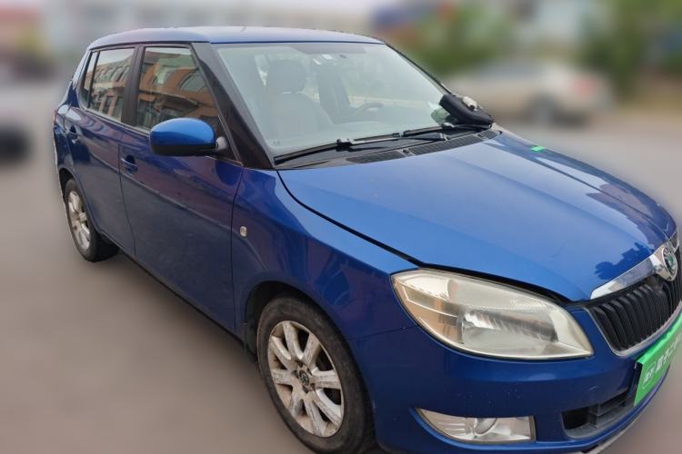 Used Skoda Fabia 2012 1.4L Manual Jingling Edition Front Right 45 Deg