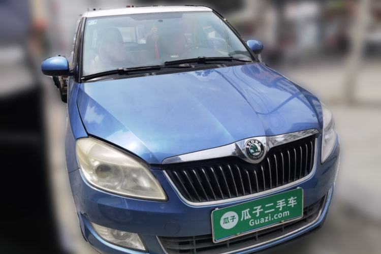 Used Skoda Fabia 2012 1.6L Automatic Crystal Edition Front Right 45 Deg