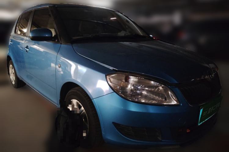 Used Skoda Fabia 2012 1.4L Automatic Crystal Edition Front Right 45 Deg