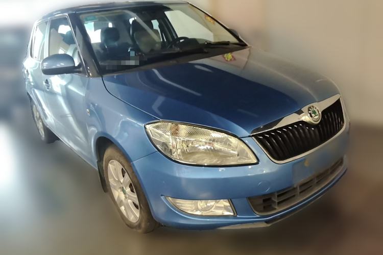 Used Skoda Fabia 2012 1.4L Automatic Crystal Edition Front Right 45 Deg