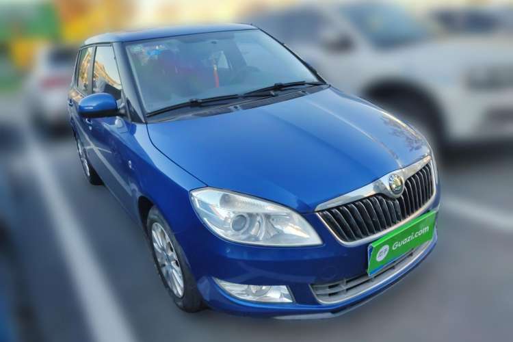 Used Skoda Fabia 2012 1.6L Automatic Crystal Edition Front Right 45 Deg