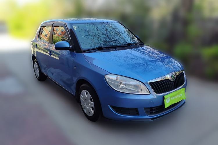 Used Skoda Fabia 2012 1.4L Automatic Crystal Edition Front Right 45 Deg