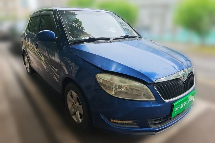 Used Skoda Fabia 2012 1.4L Manual Crystal Edition Front Right 45 Deg