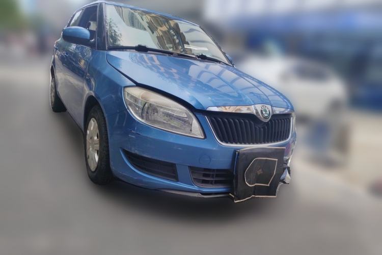 Used Skoda Fabia 2012 1.4L Automatic Crystal Edition Front Right 45 Deg